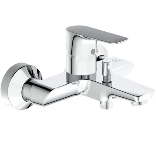 Moderne Badarmatur aus Chrom von Ideal Standard mit einem schlanken, funktionalen Design. Der Wasserhahn verfügt über einen Hebel und eine Auslauföffnung für fließendes Wasser.